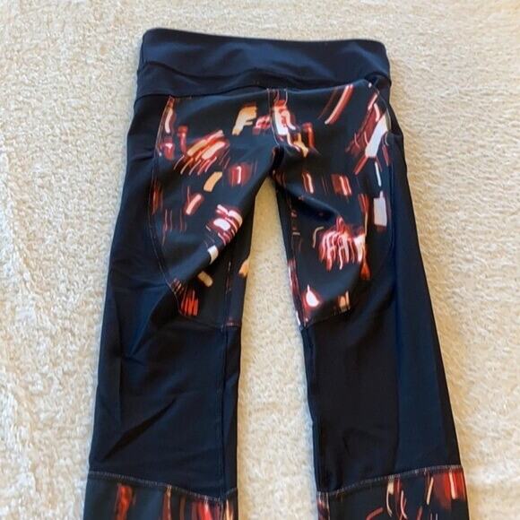 Under Armour Leggings Womens Small Black Red Compression Heat Gear Flames - Picture 7 of 10